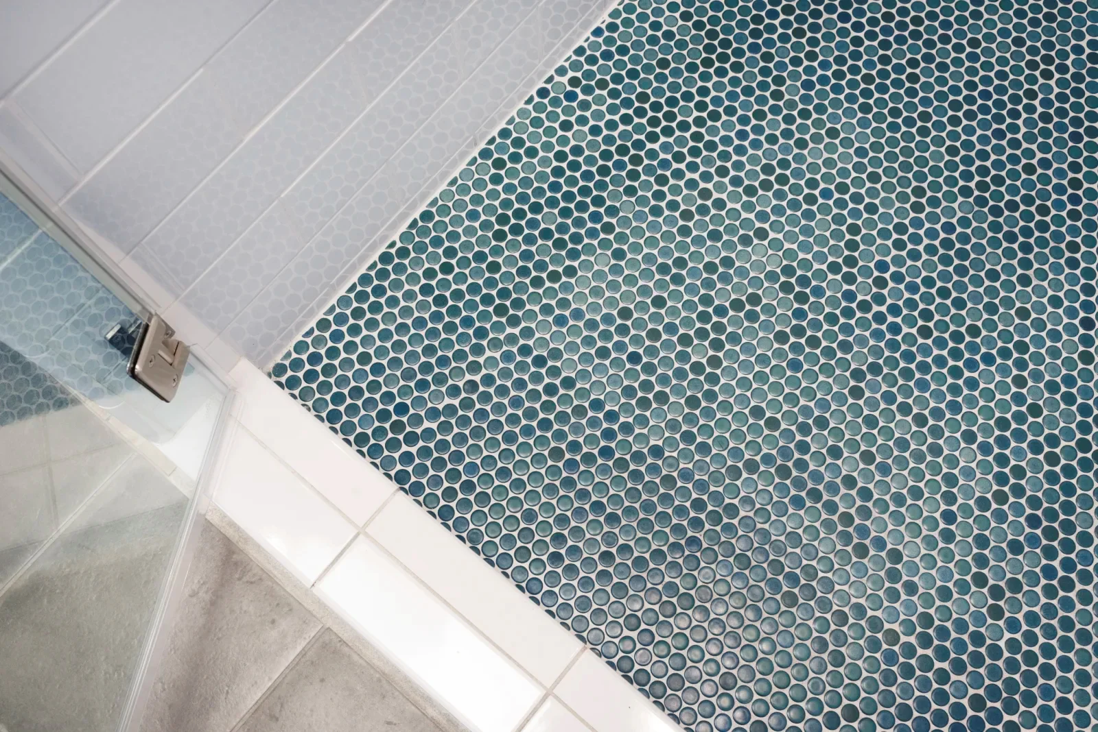360° 3/4" Penny Round Glazed Porcelain Mosaic 12X12 Lagoon Gloss - Image 2