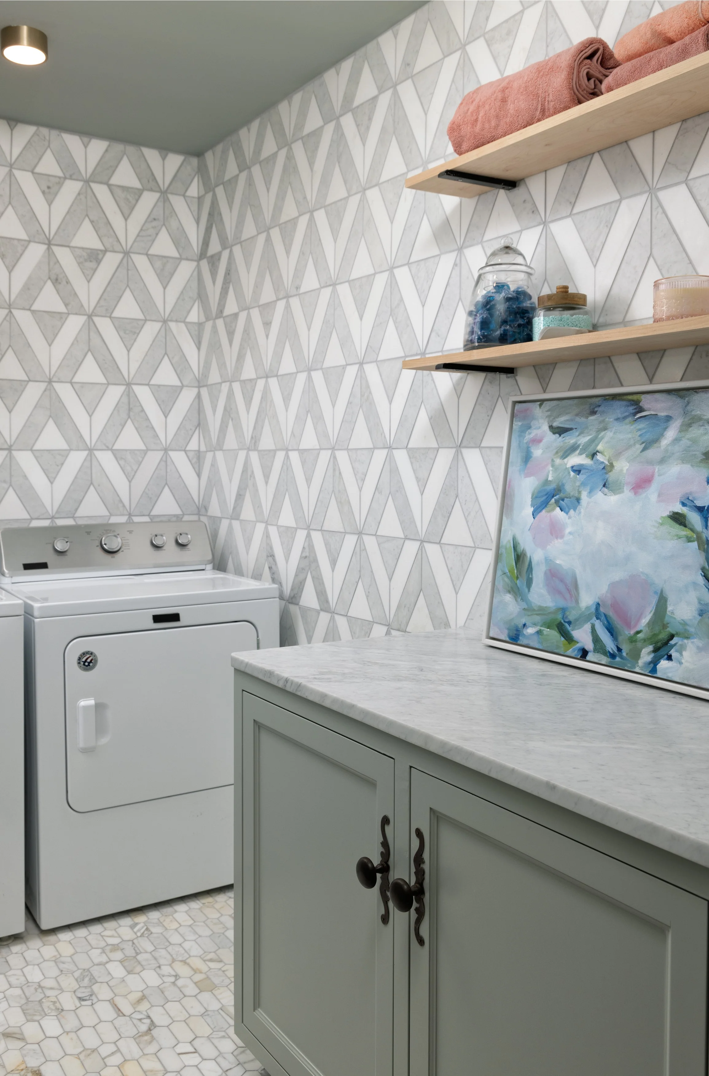 Lavaliere Natural Stone Mosaic 18X10 Carrara White/Thassos White Honed - Image 2