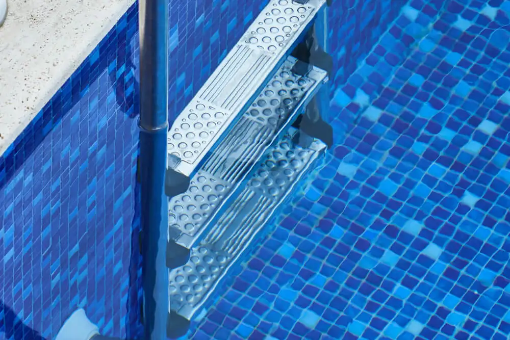 Nieve Pool Rated Square Glass Mosaic 12X18 Marino Glossy - Image 2