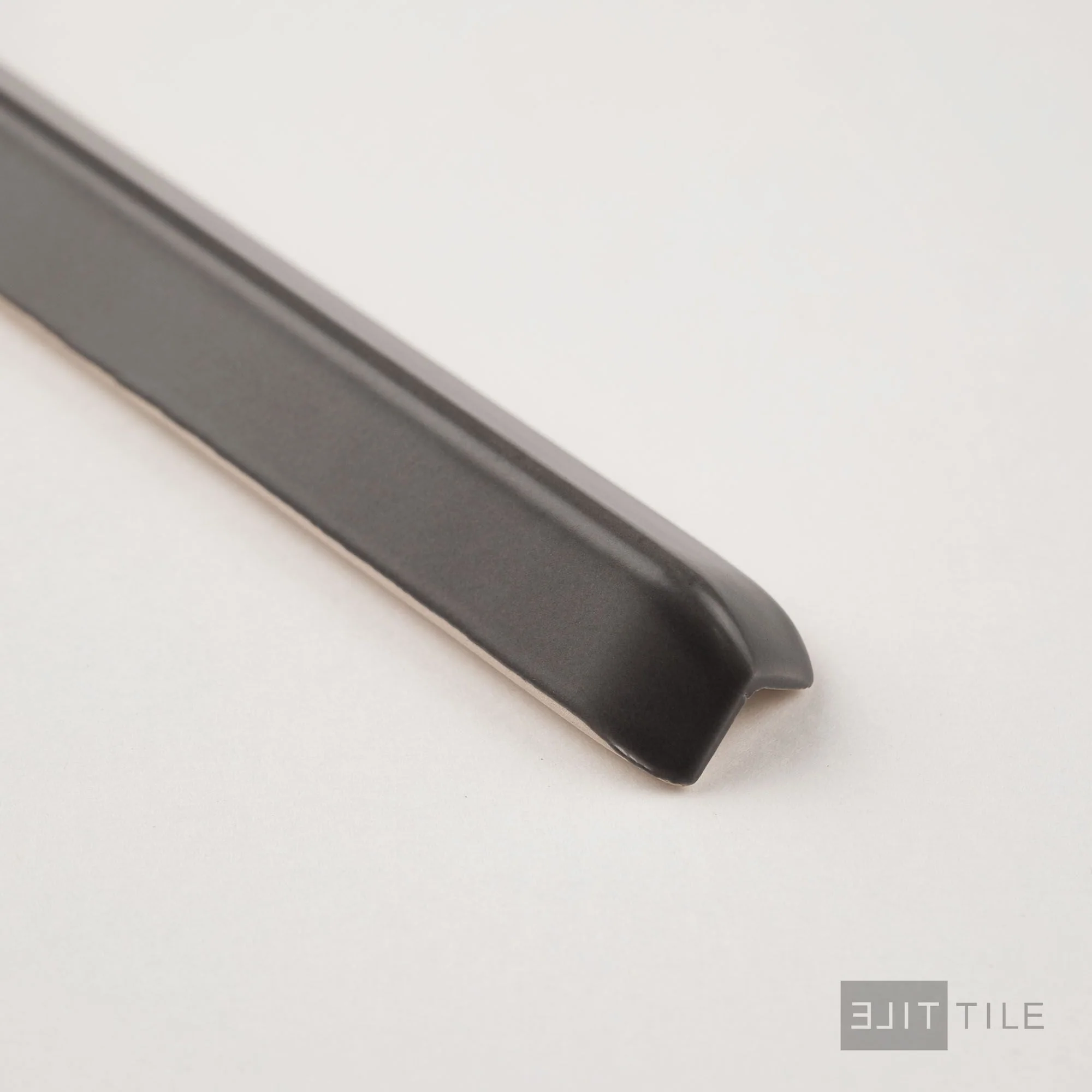 Sanitary Cove Base Outside Corner 1X6 Dark Gray Matte - Image 2