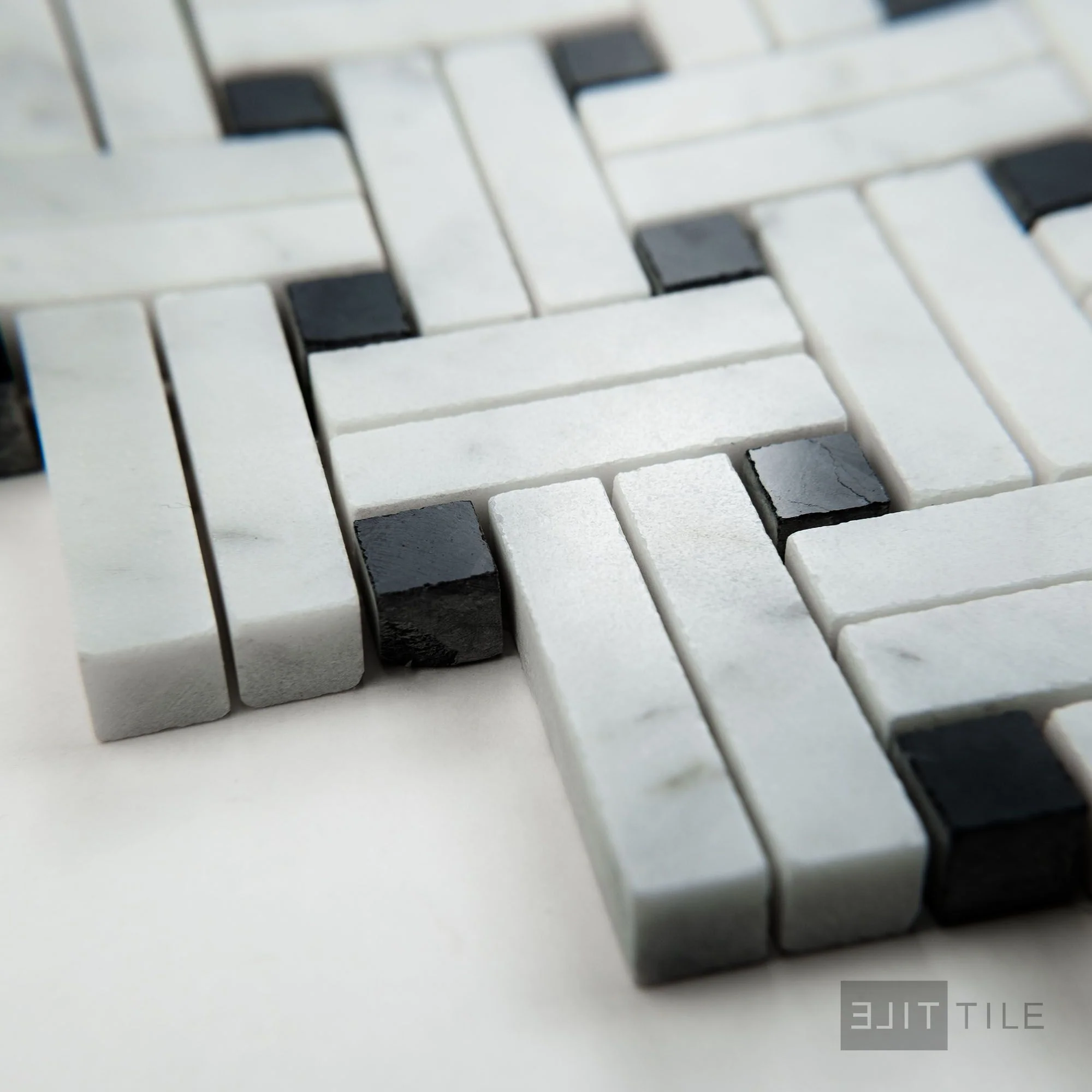 White Carrara Marble Stanza W/ Negro Marquina Polished Mosaic - Image 3